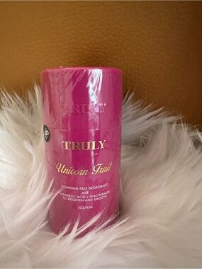 TRULY Unicorn Fruit Deodorant - Hot Pink